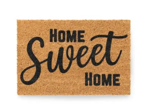 Kokos Fußmatte mit 'Home Sweet Home' Aufdruck auf weißem Hintergrund