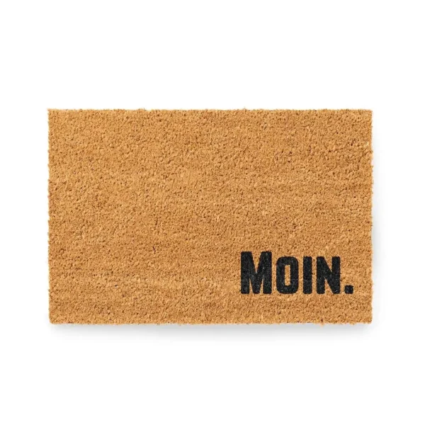 Kokos Fußmatte mit 'Moin' Aufdruck auf weißem Hintergrund